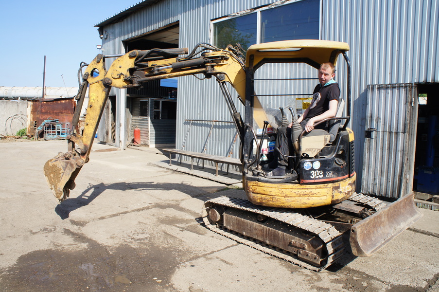 Экскаватор Caterpillar 303C CR}