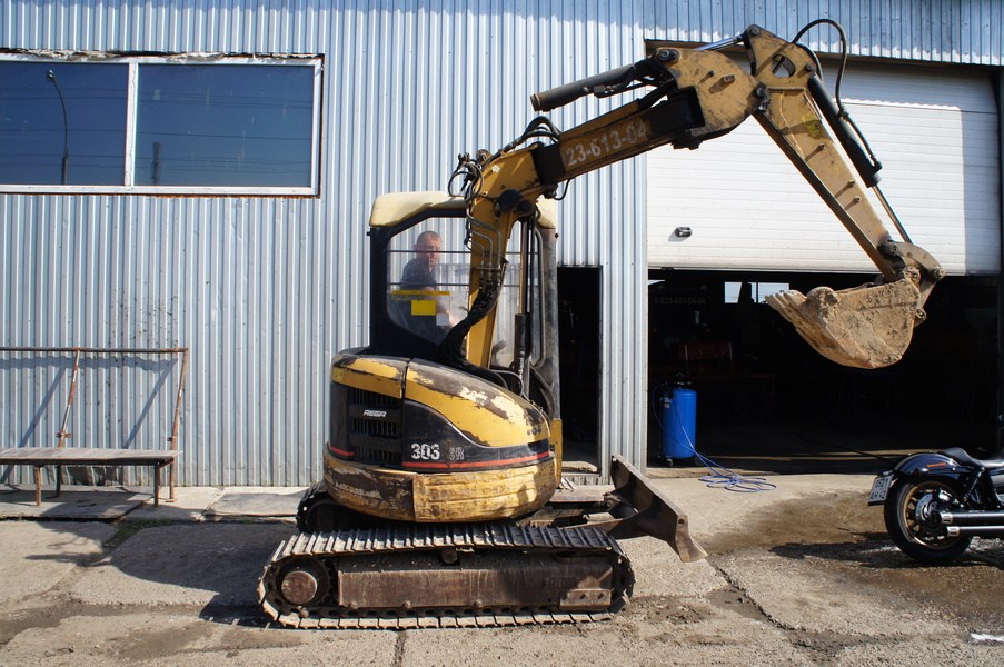 Экскаватор Caterpillar 303C CR}