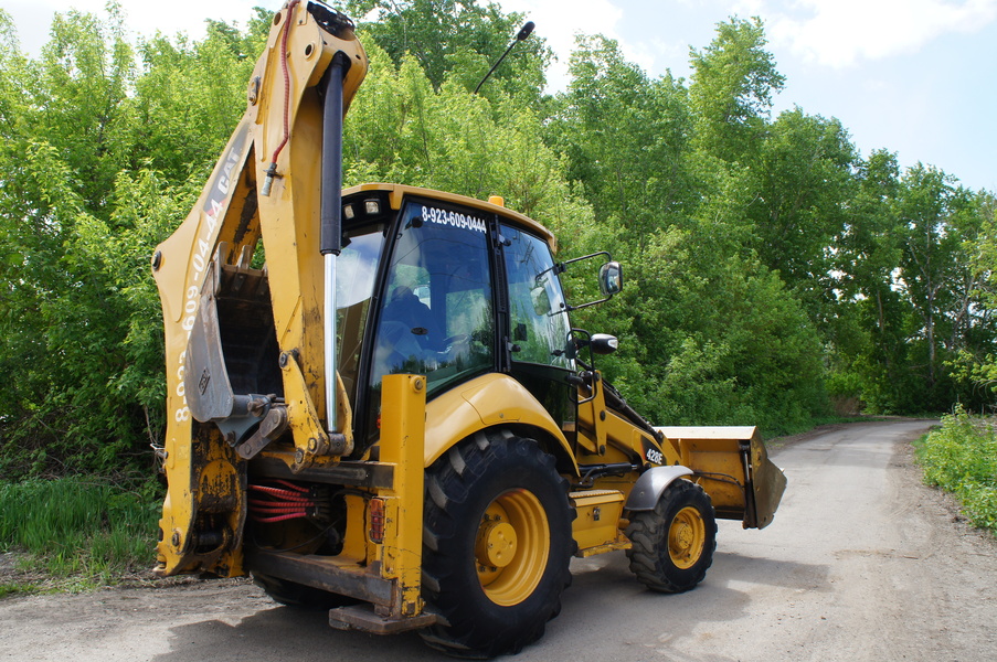 Экскаватор-погрузчик Caterpillar 428E (колесный, телескопическая стрела)}