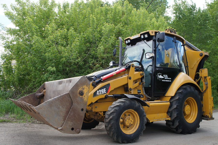 Экскаватор-погрузчик Caterpillar 428E (колесный, телескопическая стрела)}