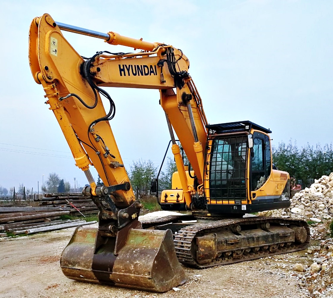 Экскаватор Hyundai CR210}
