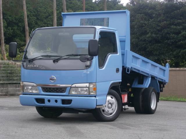 Самосвал Nissan}
