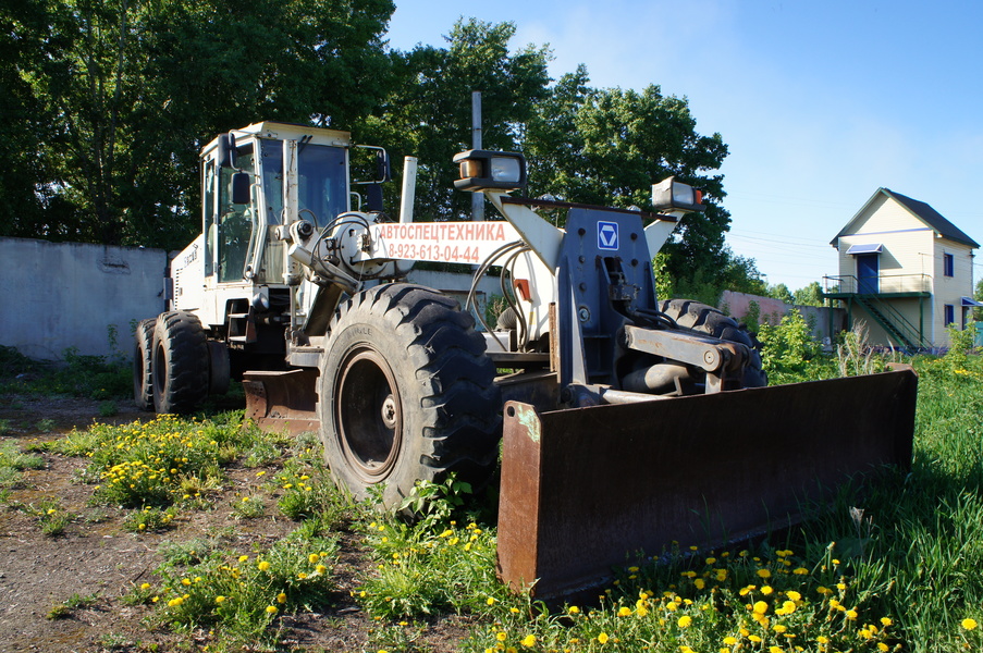 Автогрейдер XCMG GR165}