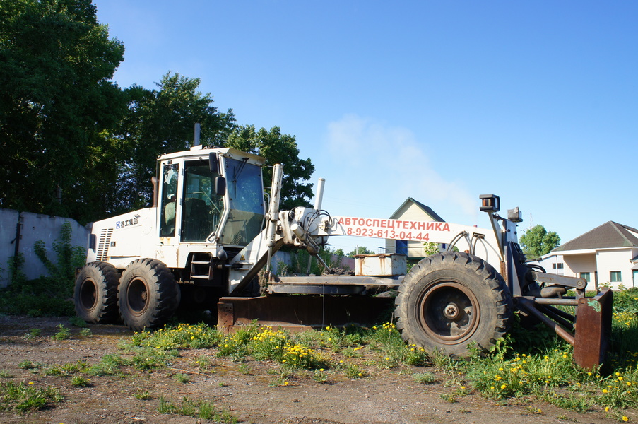 Автогрейдер XCMG GR165}